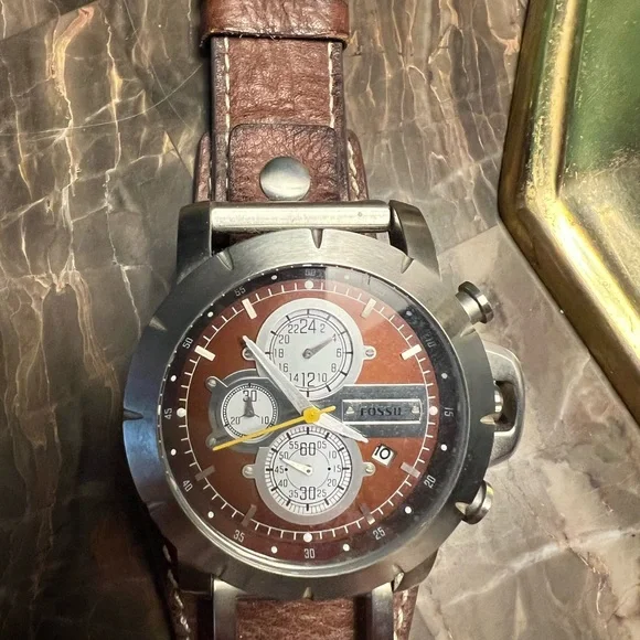 Barely worn men’s Fossil Watch.  In excellent condition. - Picture 3 of 7